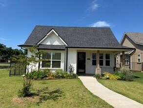 Building Photo - 100 Titleist Ln