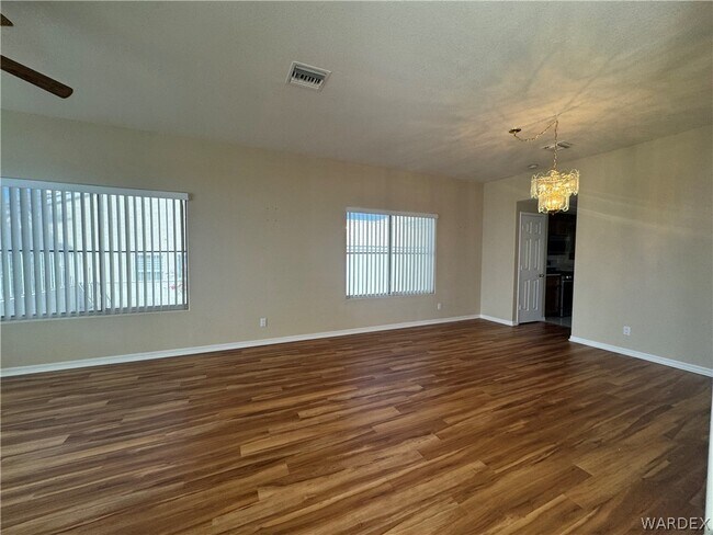 Foto del edificio - 3323 N Ridge Ave