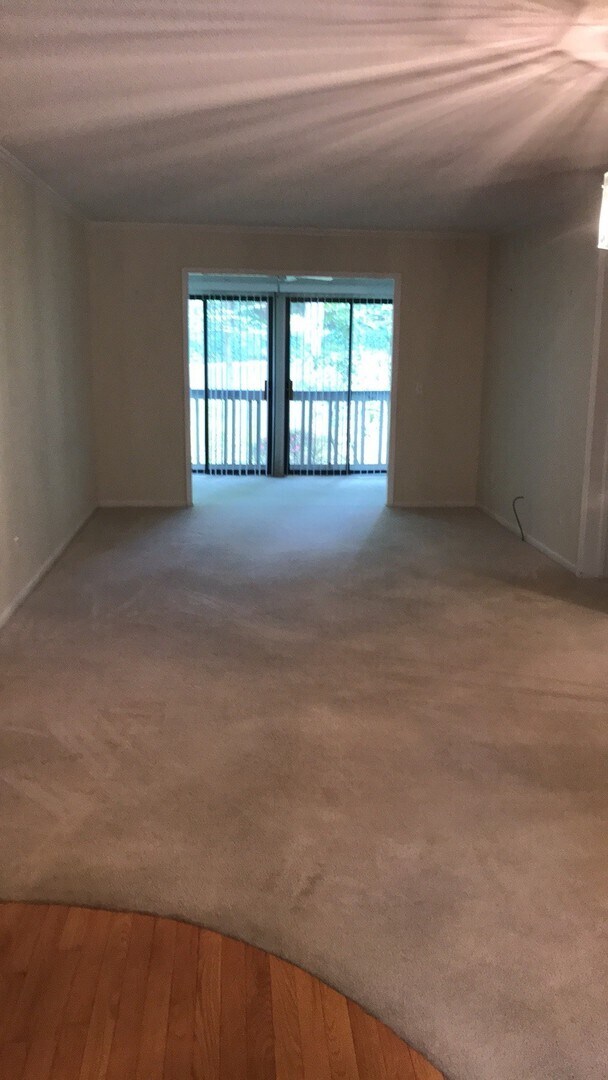 Building Photo - Laurel Park Condo for rent!