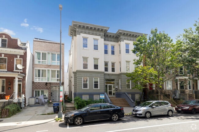 Building Photo - Walbraff Apartments