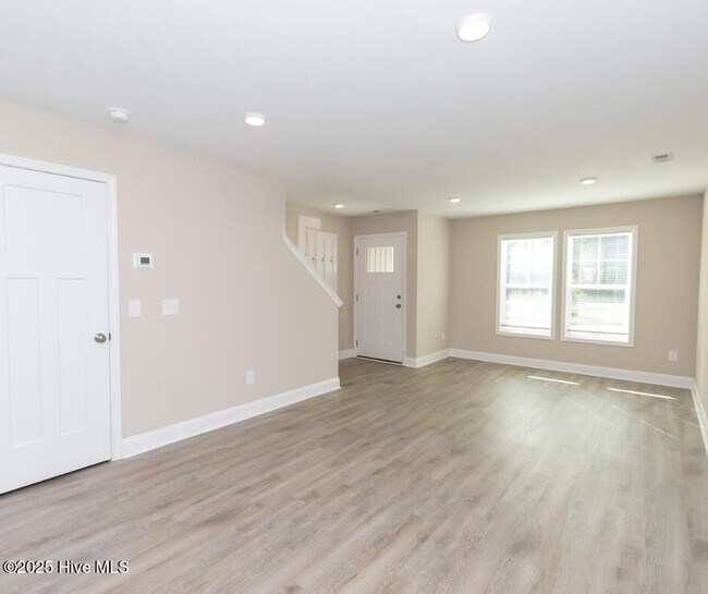 Foto del edificio - 134 Smallwood Rd