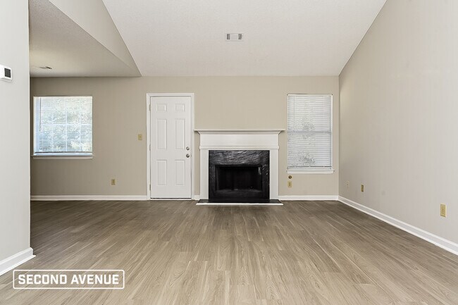 Foto del edificio - 7105 Oakwood Cir