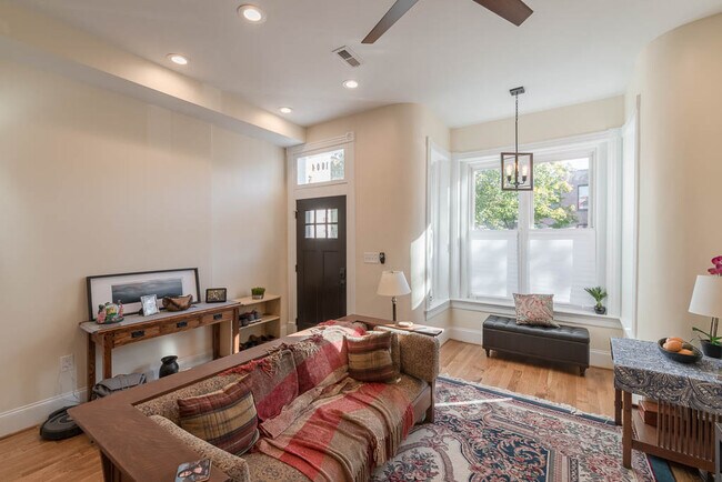 Building Photo - 1004 11th St NE