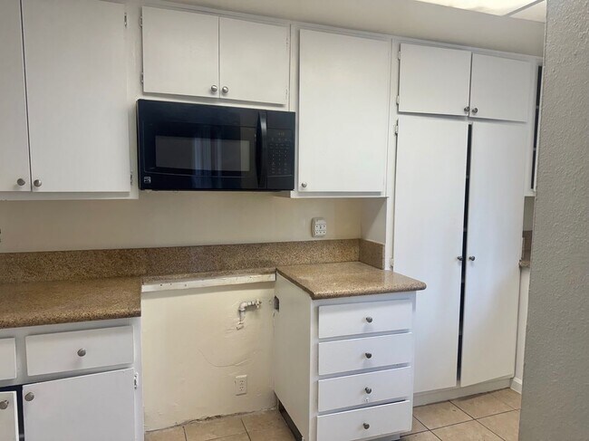 Foto del edificio - 831 N San Antonio Ave