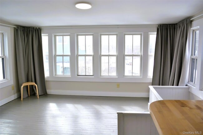 Building Photo - 2303 Lucas Turnpike