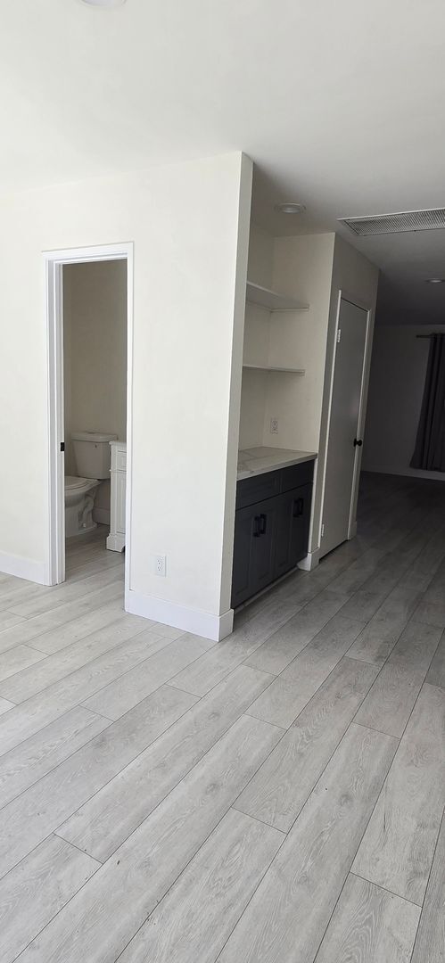 Building Photo - ***COMING SOON***Beautifully Maintained & Convenient Townhome