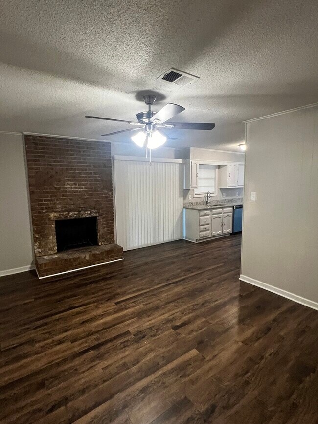 Foto del edificio - 8702 Oakhaven Dr