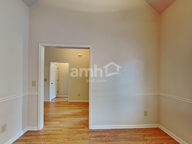 Foto del edificio - 103 High Ridge Dr S