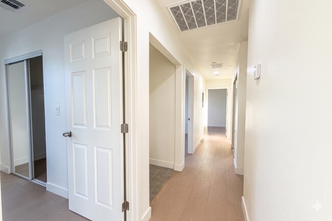 Building Photo - Brand New Luxury 4 & 5 Bed Units