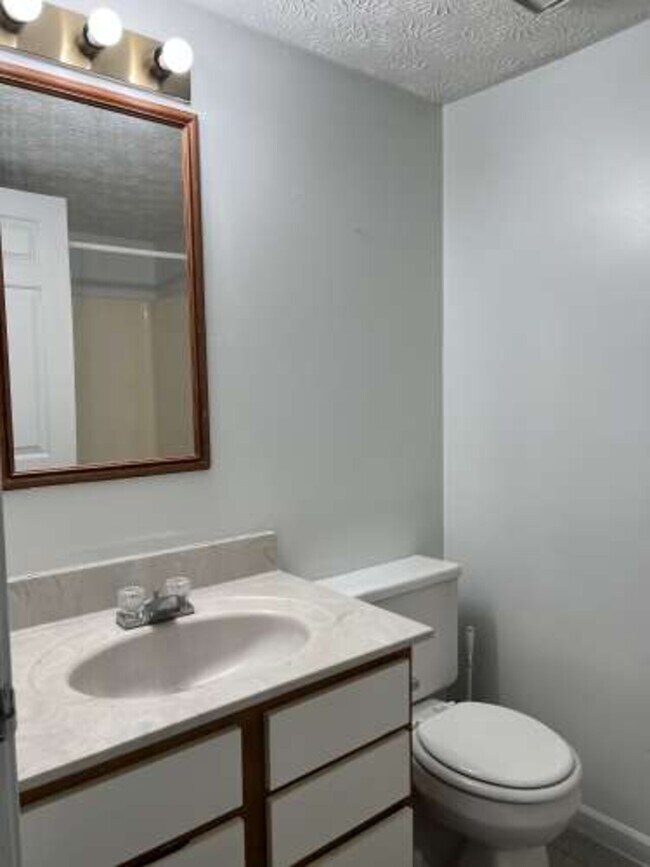 109 W Sycamore St Unit B, Oxford, OH 45056 Condo for Rent in Oxford