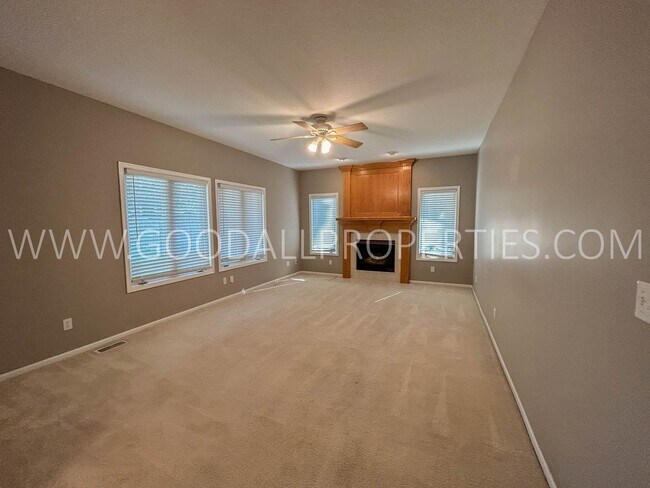 Foto del edificio - 3 Bedroom Single-Family home in West Des Moines with a fully fenced in yard!