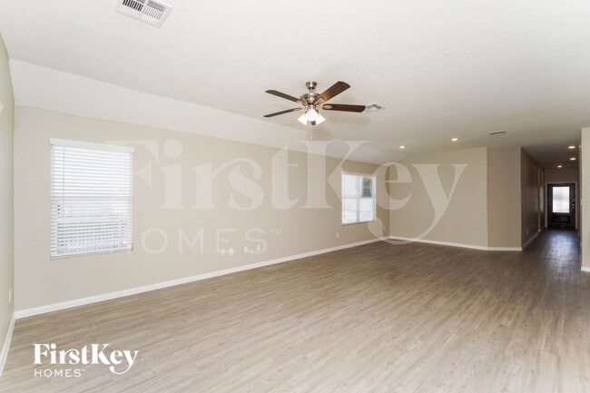 Building Photo - 1204 Treehouse Ln