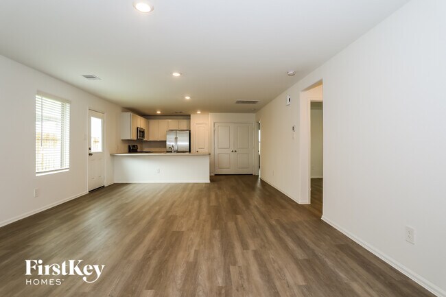 Building Photo - 423 Jewett Meadow Dr