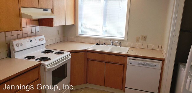 Building Photo - 4 br, 2 bath Apartment - 2655 Harris St.