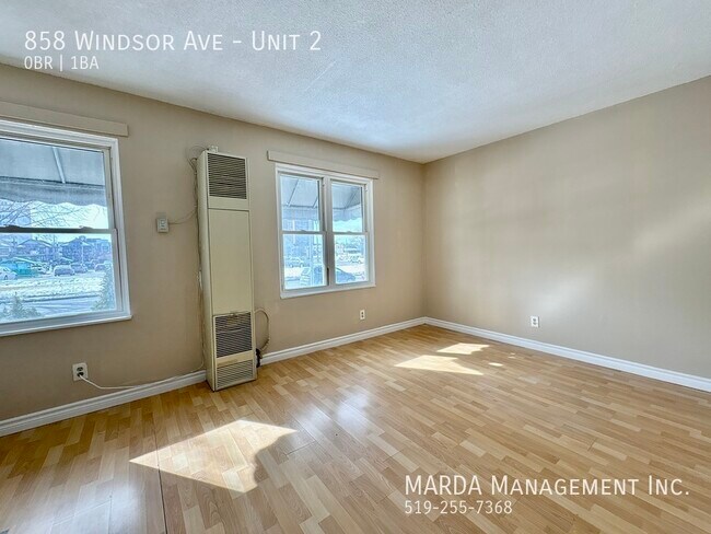 Photo du bâtiment - RENOVATED BACHELOR UNIT IN DOWNTOWN WINDSOR +GAS