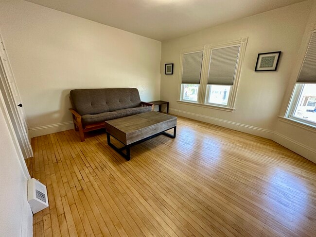 Building Photo - 40 Silver St