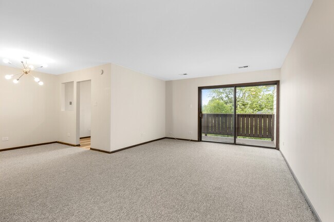 Building Photo - 923 E Tower Ct