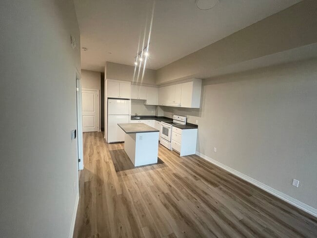 Building Photo - Spacious, Newly built Two Bedroom + Den, Two Bathroom Unit for Rent in St Catharines Ontario