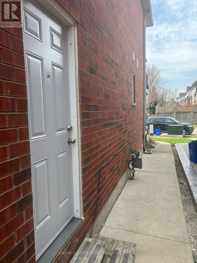 Building Photo - 569 Willmott Crescent