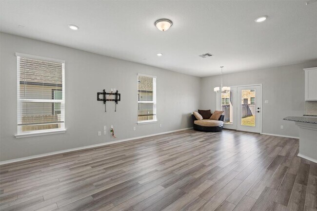 Building Photo - 213 Sweet Autumn Dr