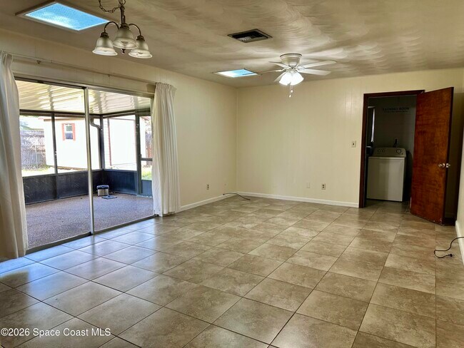 Foto del edificio - 680 Birchwood Ln