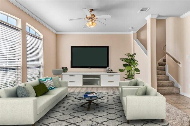 Building Photo - 305 Holleman Dr E