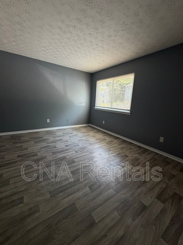 Building Photo - 949 Pine Oak Trail