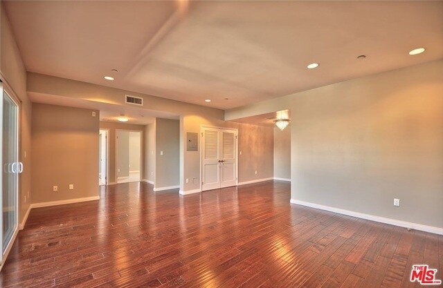 Foto del edificio - 1029 S Hobart Blvd