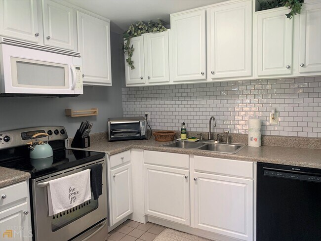 Foto del edificio - 1521 Timber Heights Dr