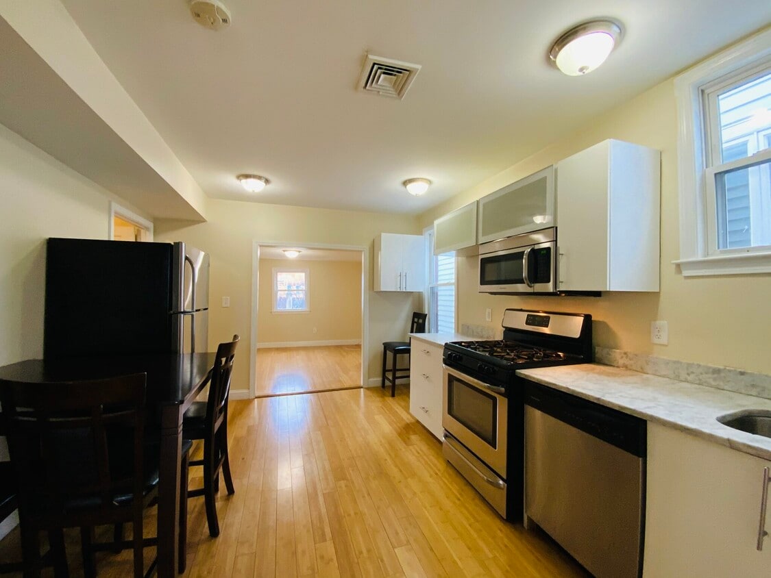 Primary Photo - 106 Orleans St