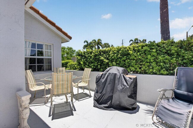 Building Photo - 8108 Summer Shores Dr