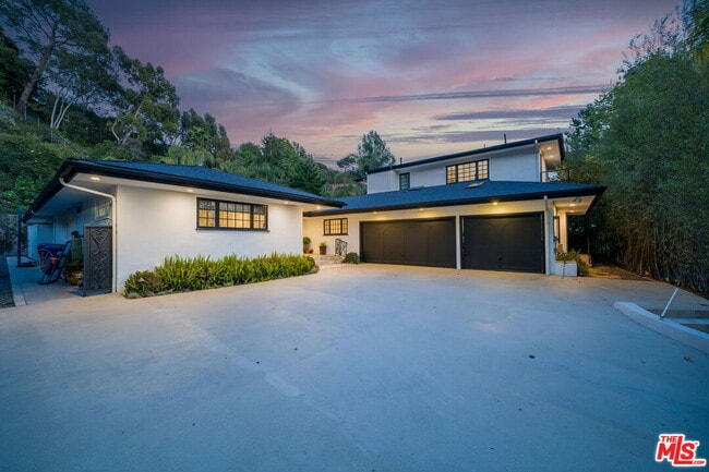 Building Photo - 9023 Alto Cedro Dr