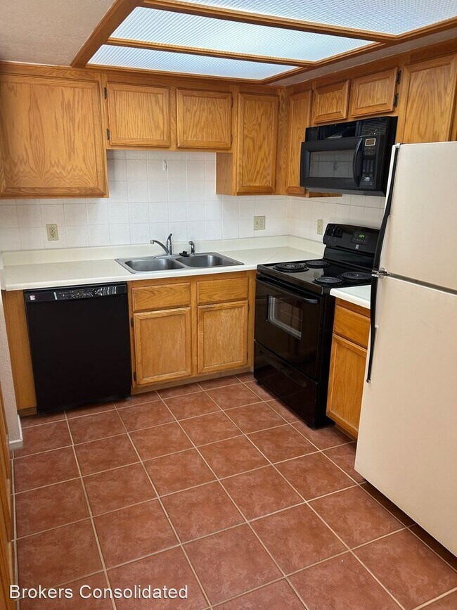 Building Photo - 2 br, 2 bath House - 479 Mesa Blvd. #102