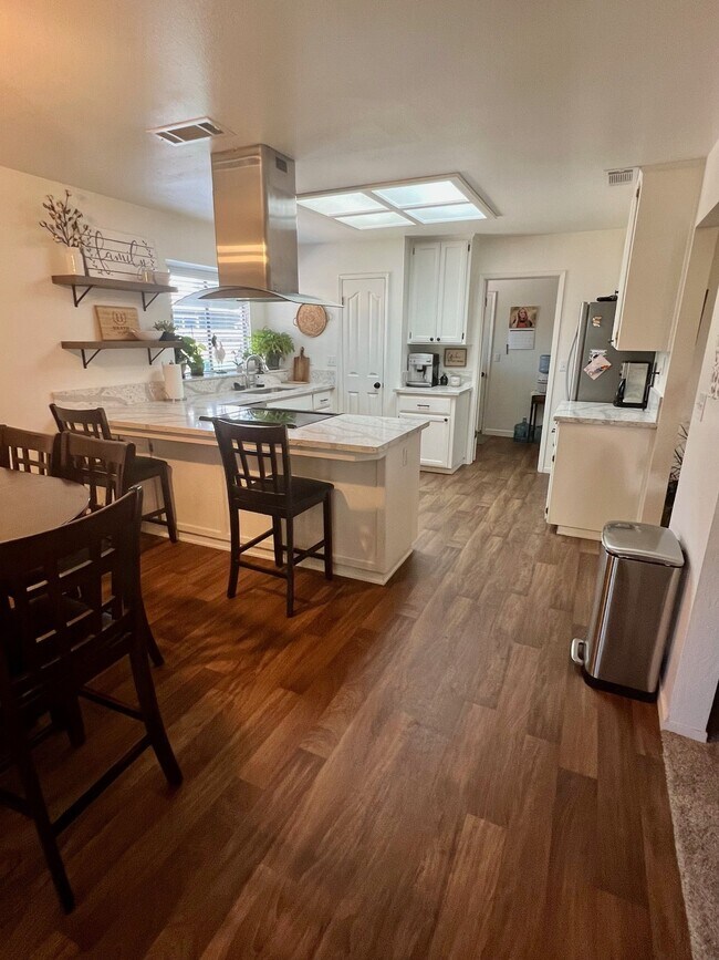 Foto del edificio - 773 Skylark Dr