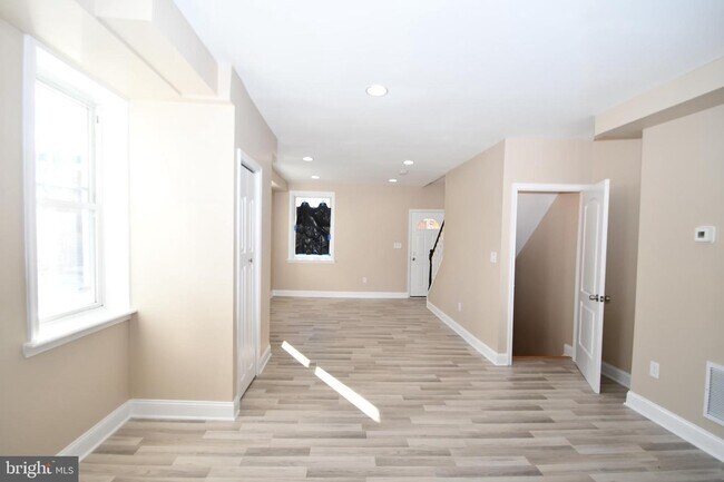 Building Photo - 525 Rappolla St