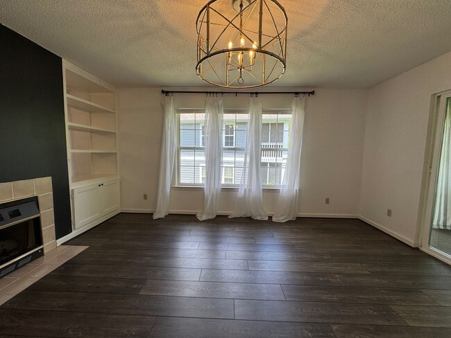 Foto del edificio - West AVL - Beautifully Updated Townhouse