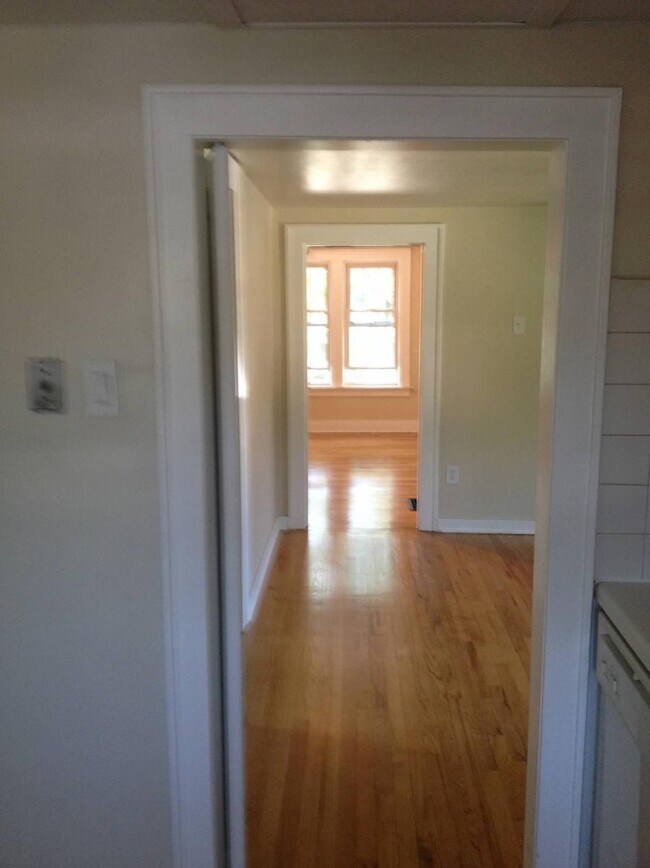 Foto del edificio - 1123 Midland Blvd