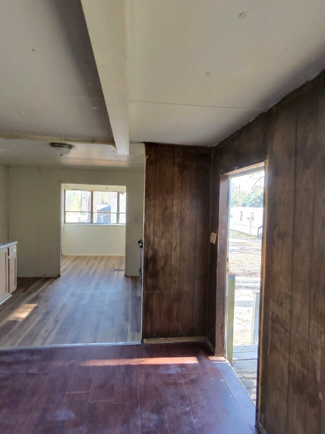 Building Photo - 220 Bills Cir