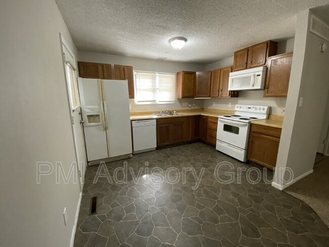 Building Photo - 6725 SW Shadyvale Ln