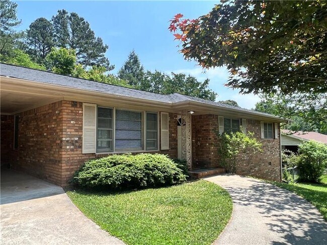 Building Photo - 1055 W Roberts Dr