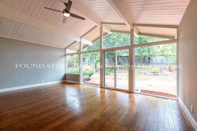 Foto del edificio - Immaculate 3BR Home! Enjoy A/C and Your Own Private Yard! FOUNDATION