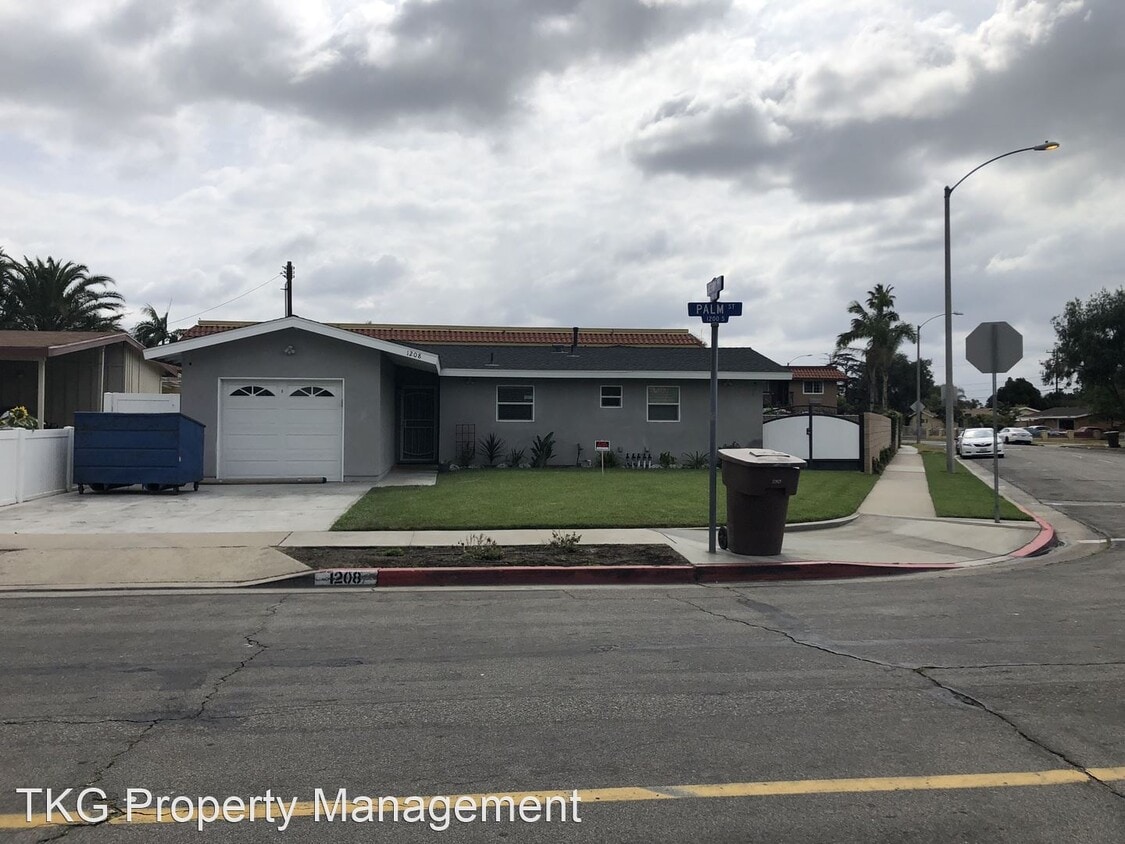 Primary Photo - 3 br, 2 bath House - 1208 S. Palm St