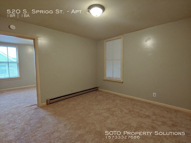 Building Photo - HUD Accepted, 1BD/1BA 2nd Floor Apartment