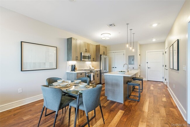 Foto del edificio - 990 Corporate Dr