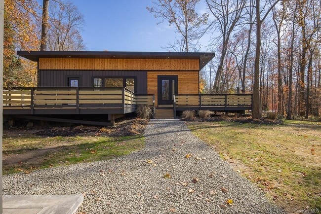Building Photo - 6 Indian Hill Ln