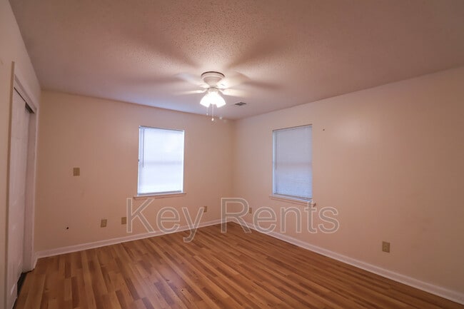 Building Photo - 4679 Bradley Dr