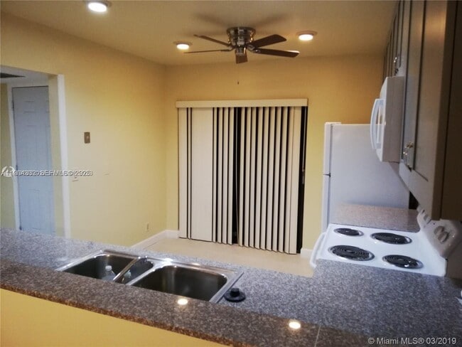 Foto del edificio - 6985 NW 29th Ln