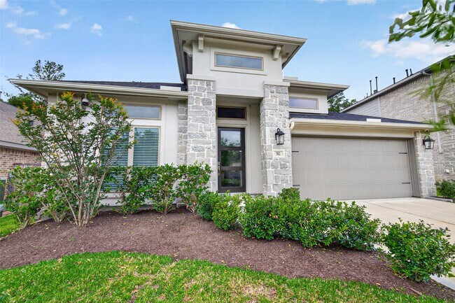 Building Photo - 302 Sky Top Dr