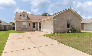 Building Photo - 617 Hanley Downs Dr