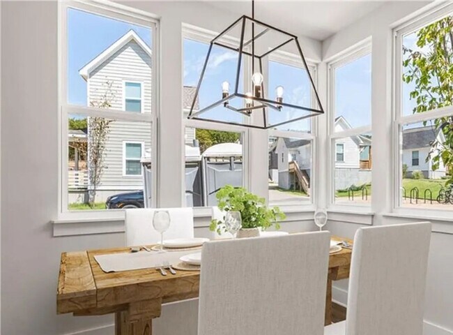 Foto del edificio - Stunning 2 Bedroom Home- Practically New~!...